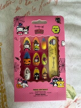 Sanrio Hello Kitty Halloween Press-On Nails